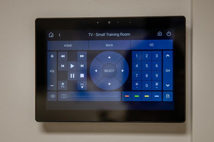 Touch screen interface with full remote control layout for TV